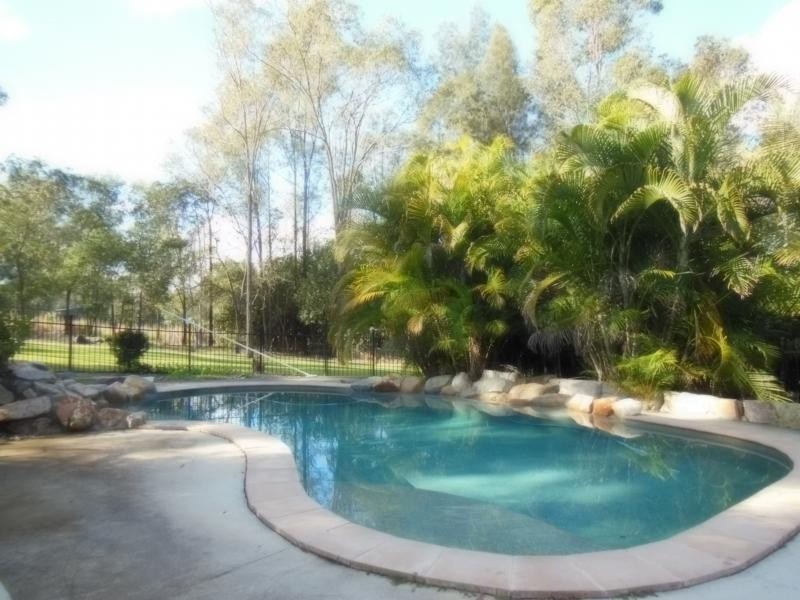 114 Bayley Road, Pine Mountain QLD 4306