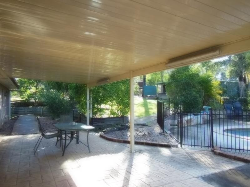 114 Bayley Road, Pine Mountain QLD 4306