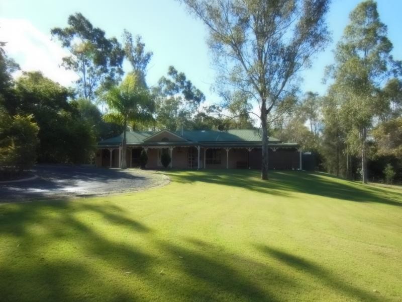114 Bayley Road, Pine Mountain QLD 4306