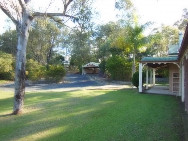 114 Bayley Road, Pine Mountain QLD 4306