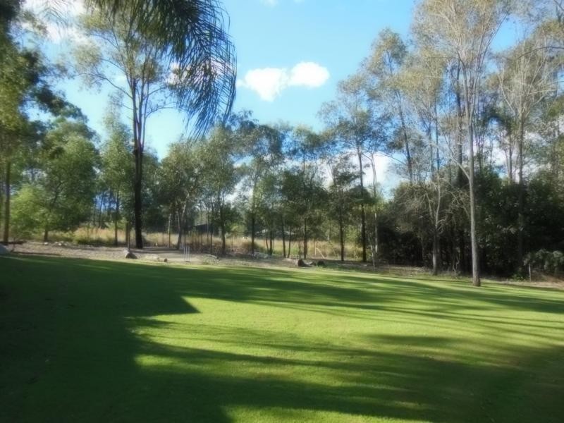 114 Bayley Road, Pine Mountain QLD 4306