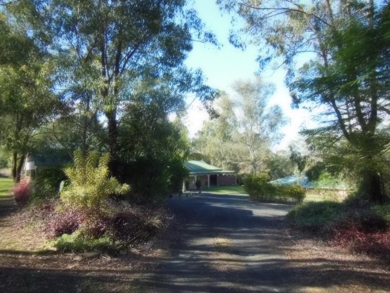 114 Bayley Road, Pine Mountain QLD 4306
