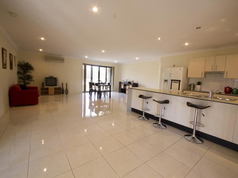 50 Glencoe Place, Thagoona QLD 4306