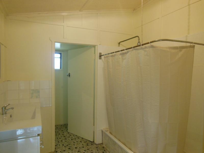 6 Yates St, Rosewood QLD 4340