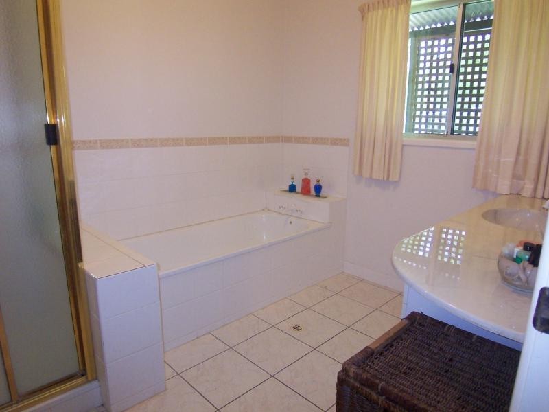 1 Honeysuckle Ct, Walloon QLD 4306