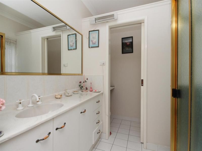 1 Honeysuckle Ct, Walloon QLD 4306