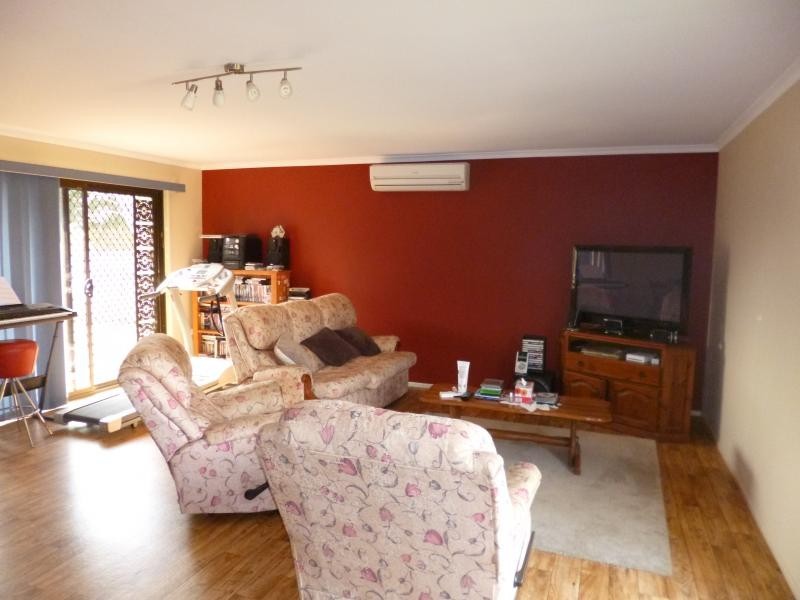 11 Poincianna Court, Walloon QLD 4306