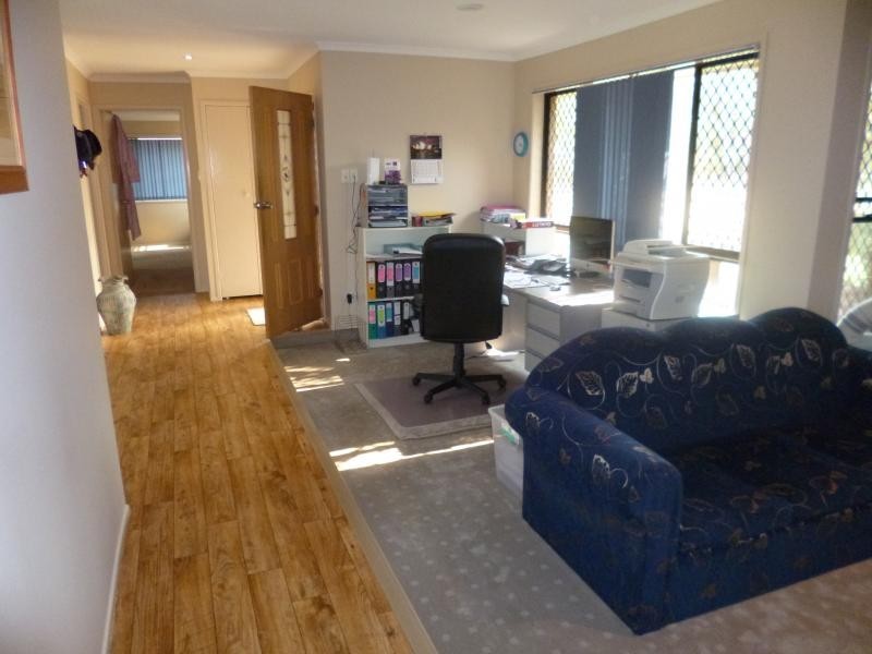 11 Poincianna Court, Walloon QLD 4306