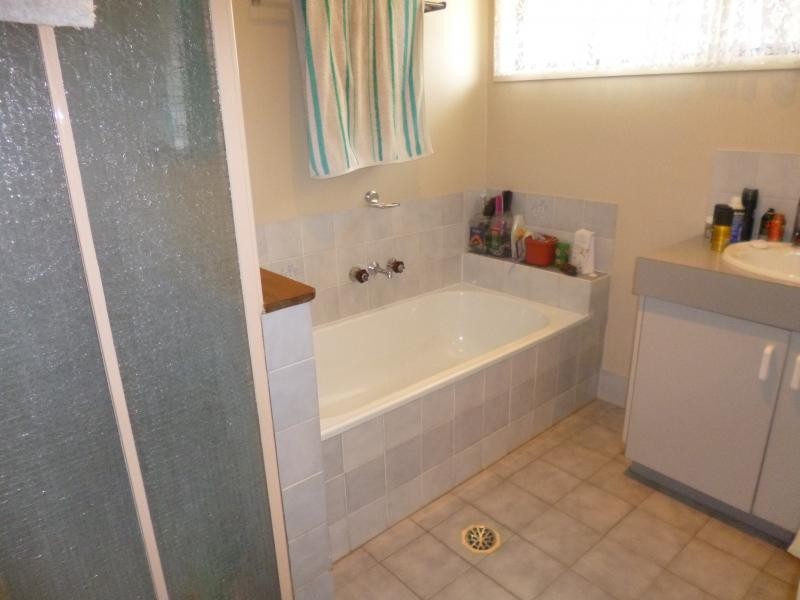 11 Poincianna Court, Walloon QLD 4306