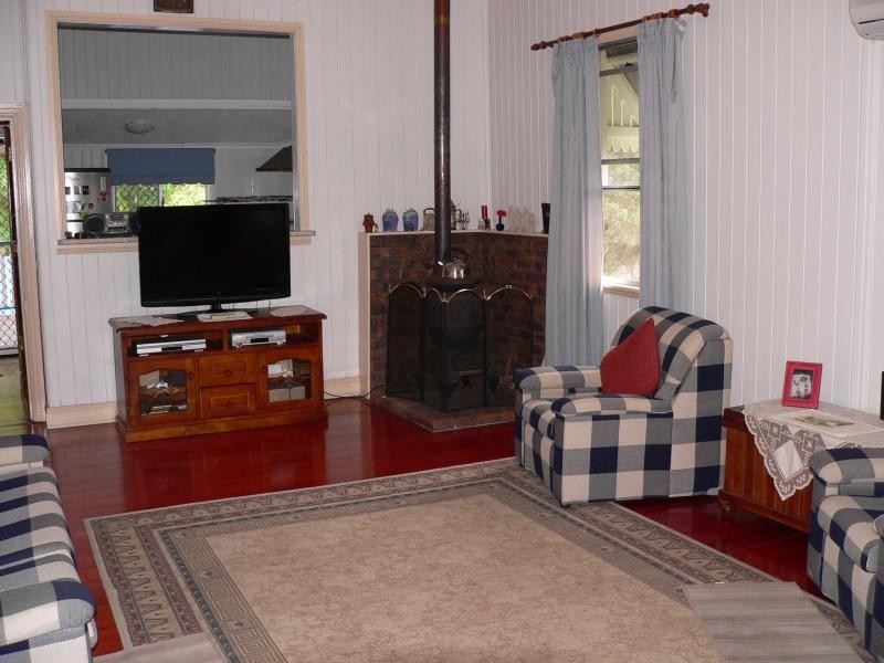 9 School Street, Rosewood QLD 4340