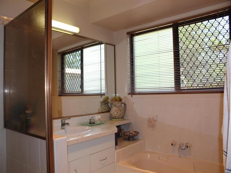 43 Durlik Rd, Pine Mountain QLD 4306