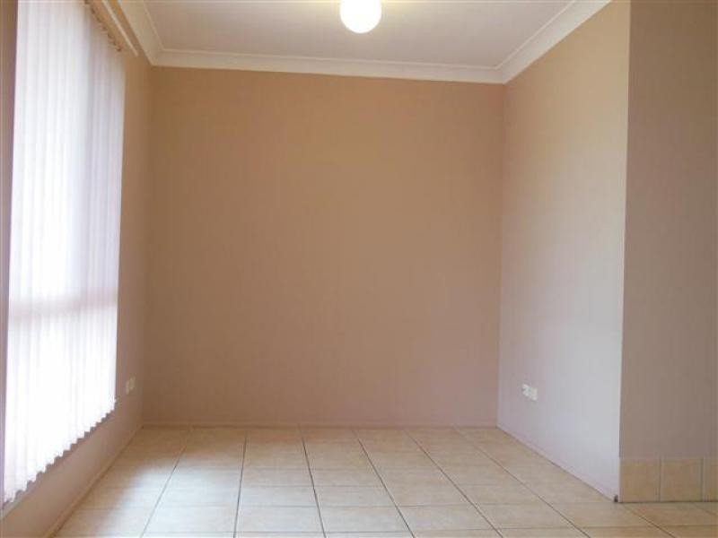 11 Railway Street, Walloon QLD 4306