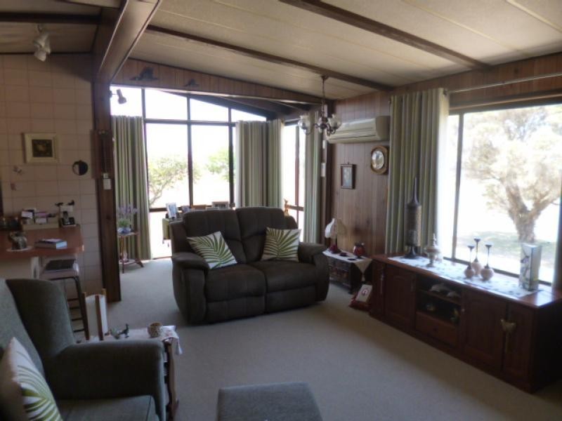 137-141 Caledonian Road, Walloon QLD 4306