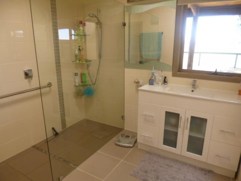 137-141 Caledonian Road, Walloon QLD 4306