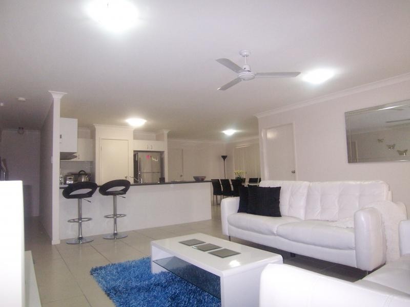 2/2 Claydon Place, Rosewood QLD 4340