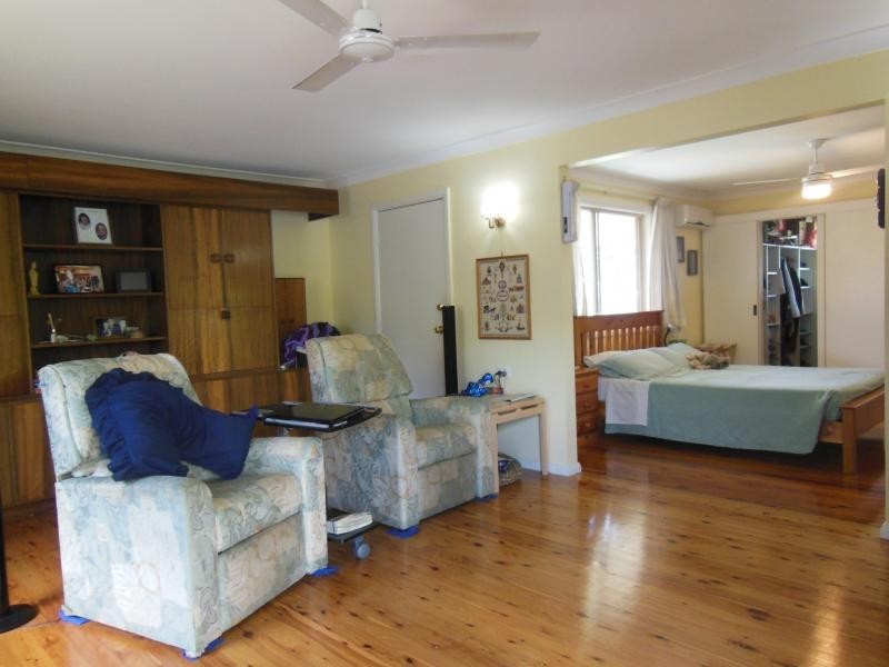 5 Macadamia Ct, Walloon QLD 4306