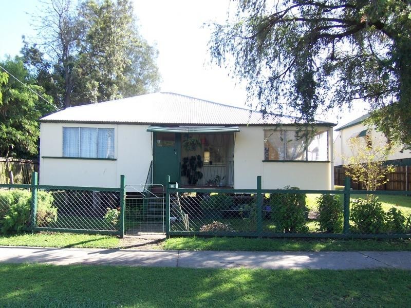 5 Queen Street, Walloon QLD 4306