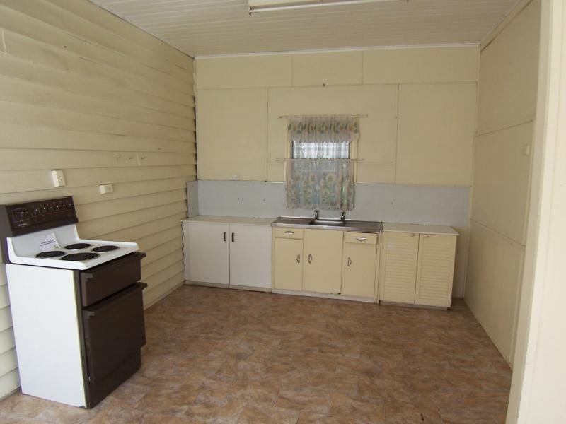 5 Queen Street, Walloon QLD 4306