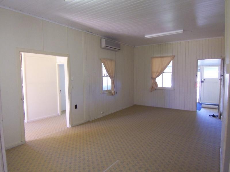 5 Queen Street, Walloon QLD 4306