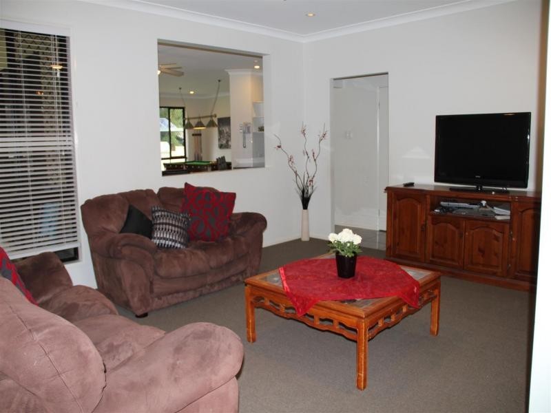 11 Endeavour Street, Barellan Point QLD 4306