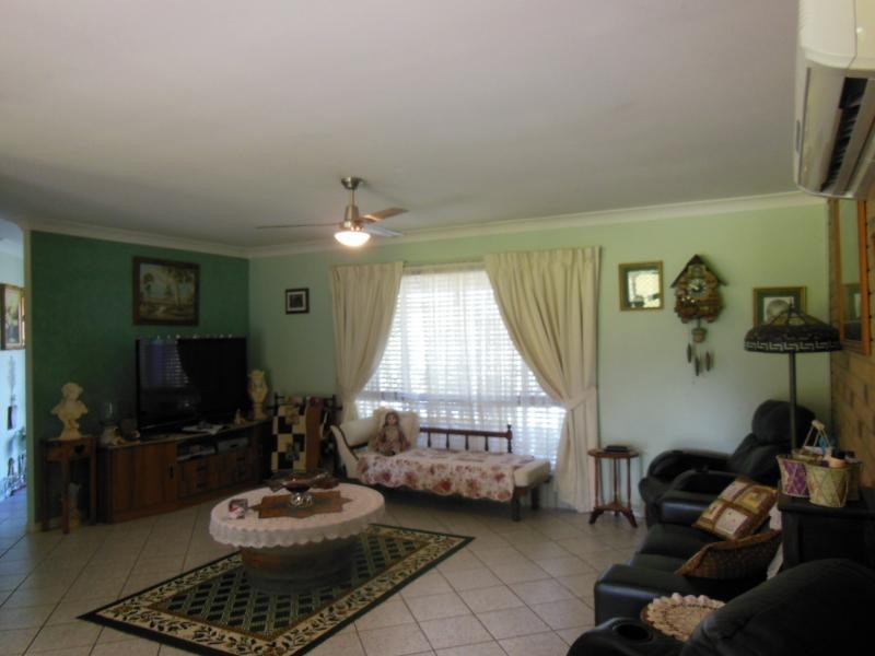 21 Wisteria St, Walloon QLD 4306
