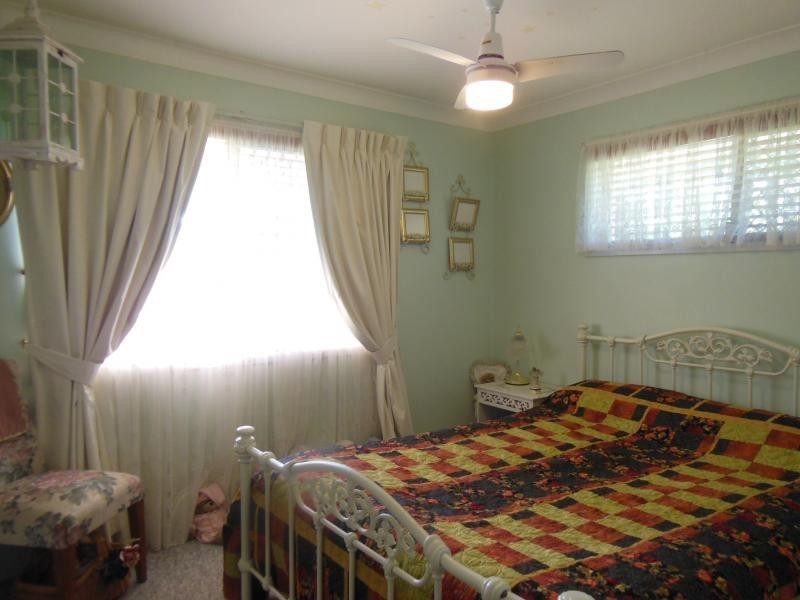 21 Wisteria St, Walloon QLD 4306