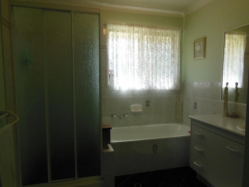 21 Wisteria St, Walloon QLD 4306