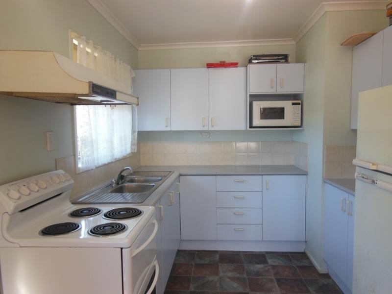 16 Powells Rd, Yamanto QLD 4305