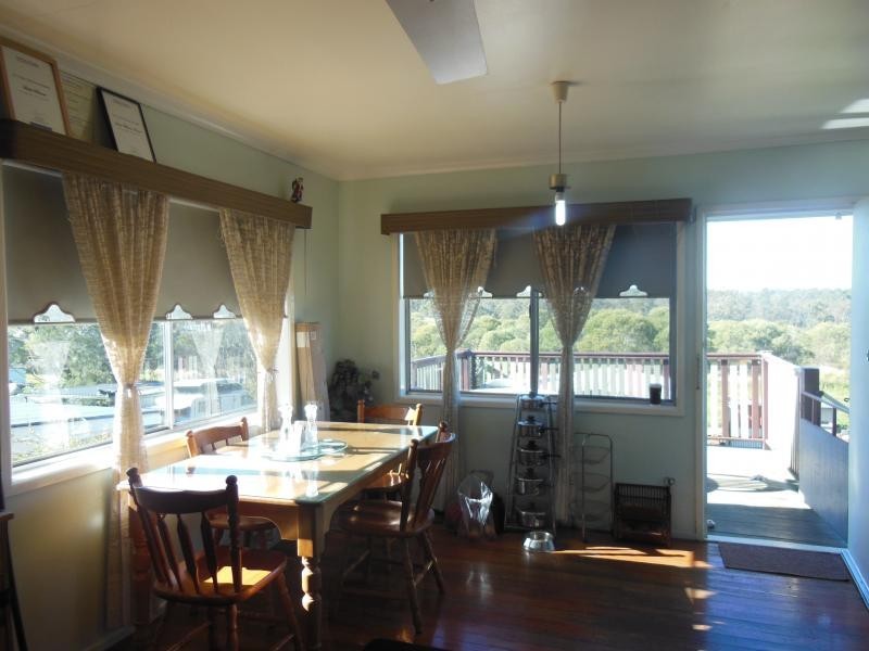 16 Powells Rd, Yamanto QLD 4305