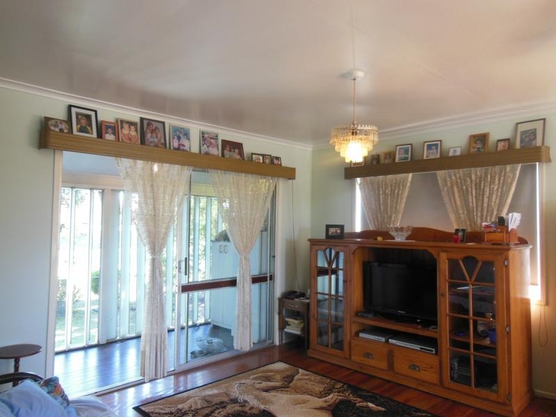 16 Powells Rd, Yamanto QLD 4305