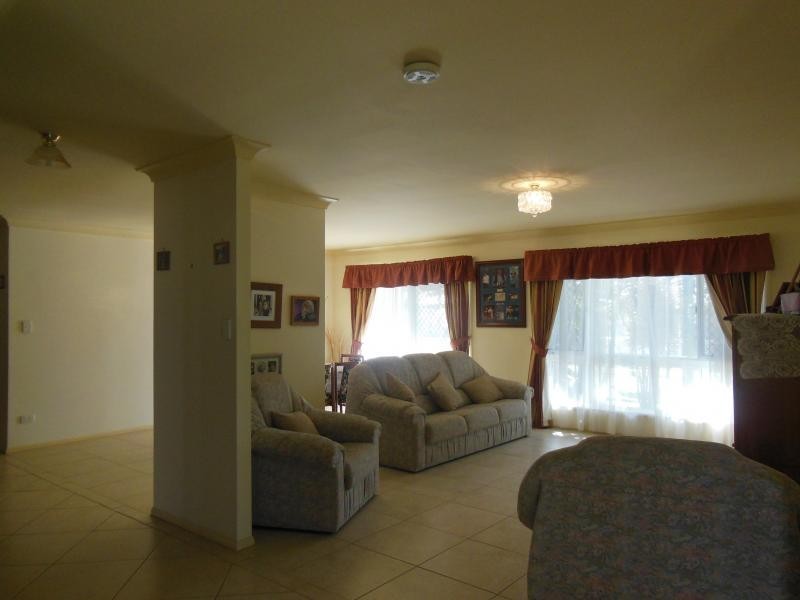 40 Farrell Dr, Walloon QLD 4306