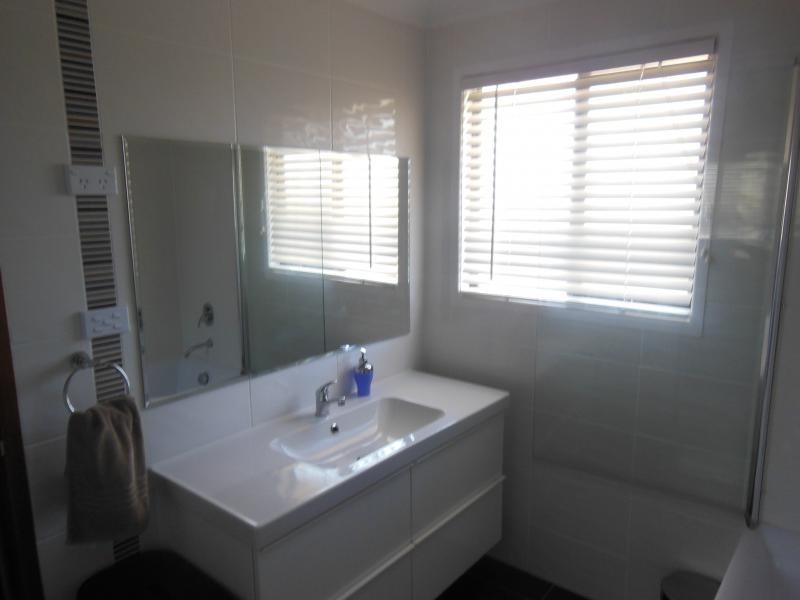 12 Farrell Dr, Walloon QLD 4306