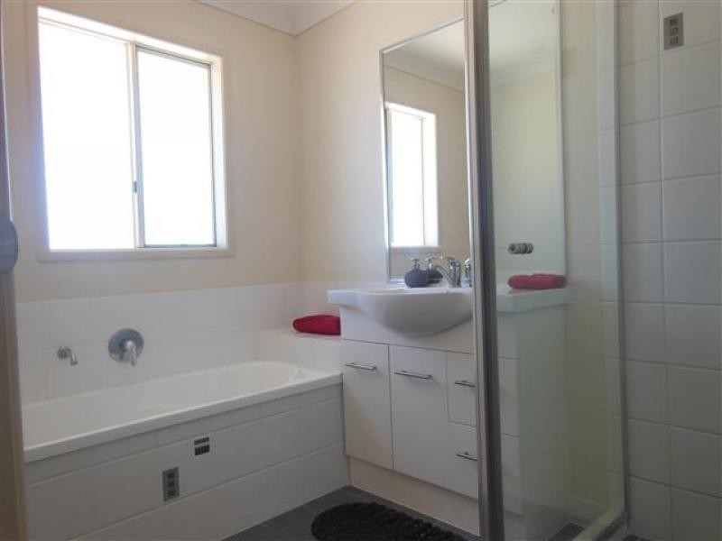 124-126 Pindari Dr, Mount Marrow QLD 4306