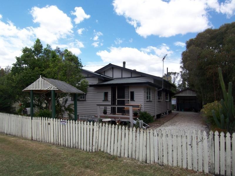 2 Madden Lane, Rosewood QLD 4340