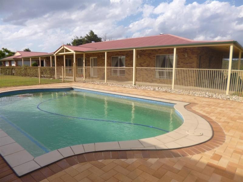 227 Poplar Street, Walloon QLD 4306