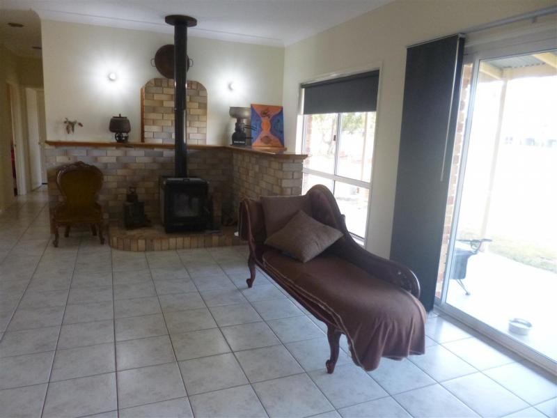 227 Poplar Street, Walloon QLD 4306