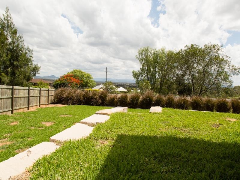 17 Claydon Pl, Rosewood QLD 4340