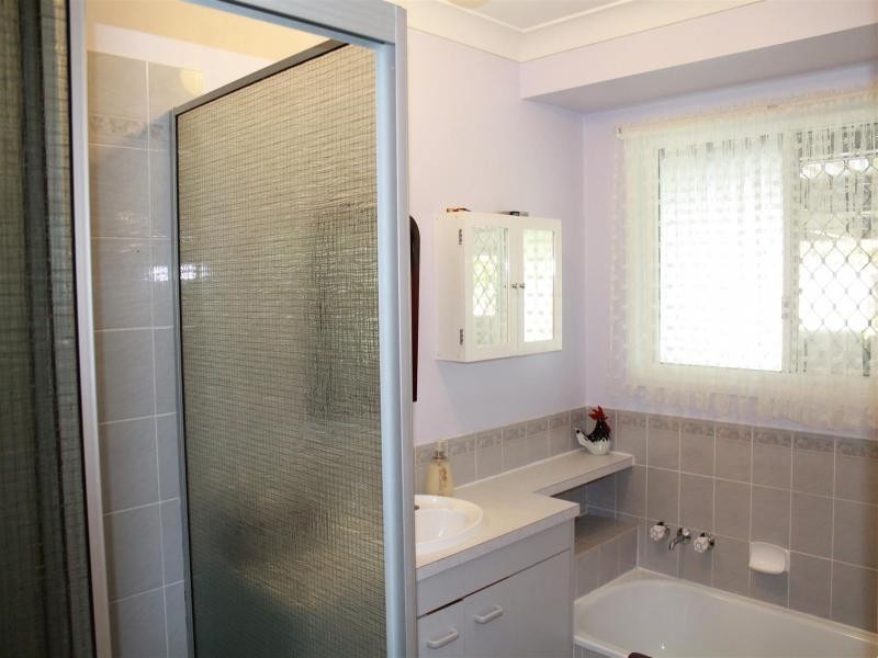 14 Bell St, Walloon QLD 4306