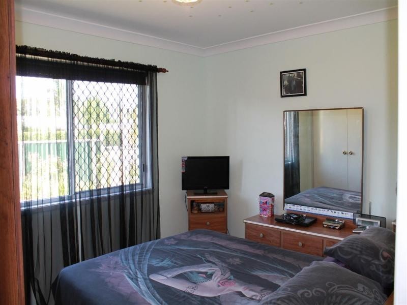 14 Bell St, Walloon QLD 4306