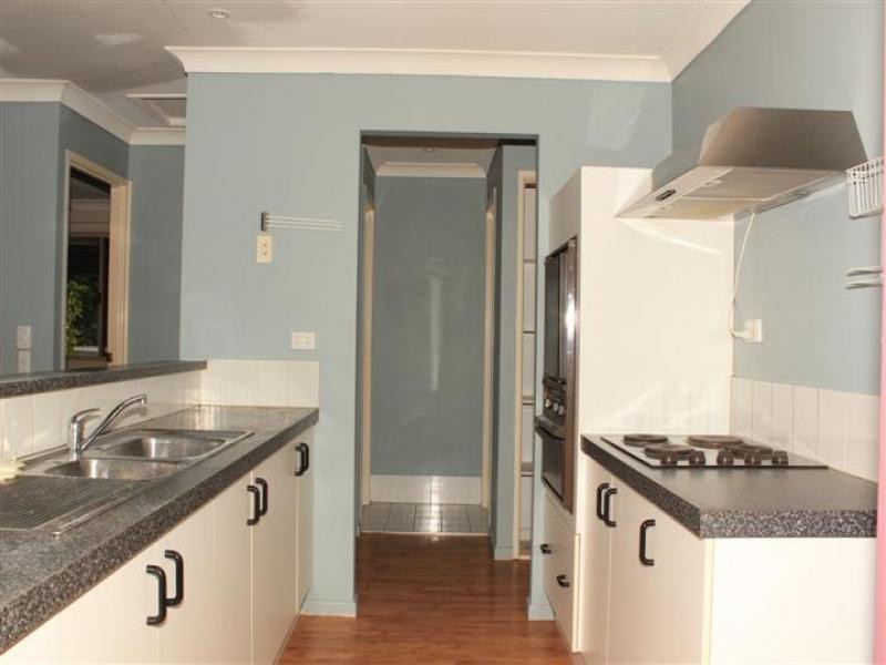 6 Flame Tree Court, Walloon QLD 4306