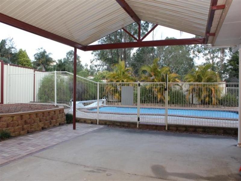 6 Flame Tree Court, Walloon QLD 4306