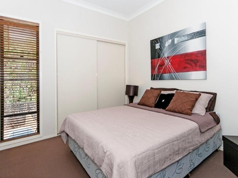 10 Mountain Ash Pl, Brookwater QLD 4300