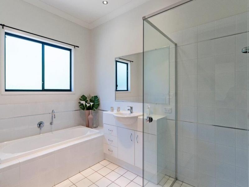10 Mountain Ash Pl, Brookwater QLD 4300