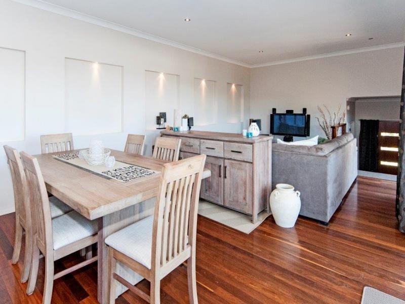 10 Mountain Ash Pl, Brookwater QLD 4300