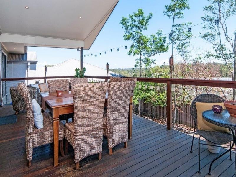 10 Mountain Ash Pl, Brookwater QLD 4300