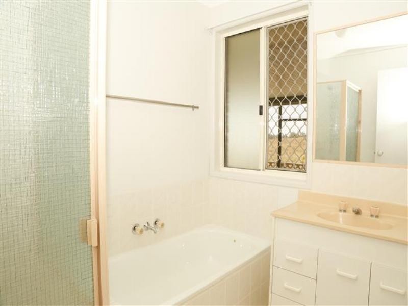 98 McNeills Rd, Peak Crossing QLD 4306