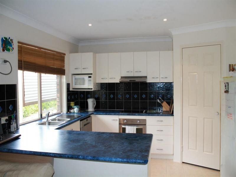 10 Macadamia Ct, Walloon QLD 4306