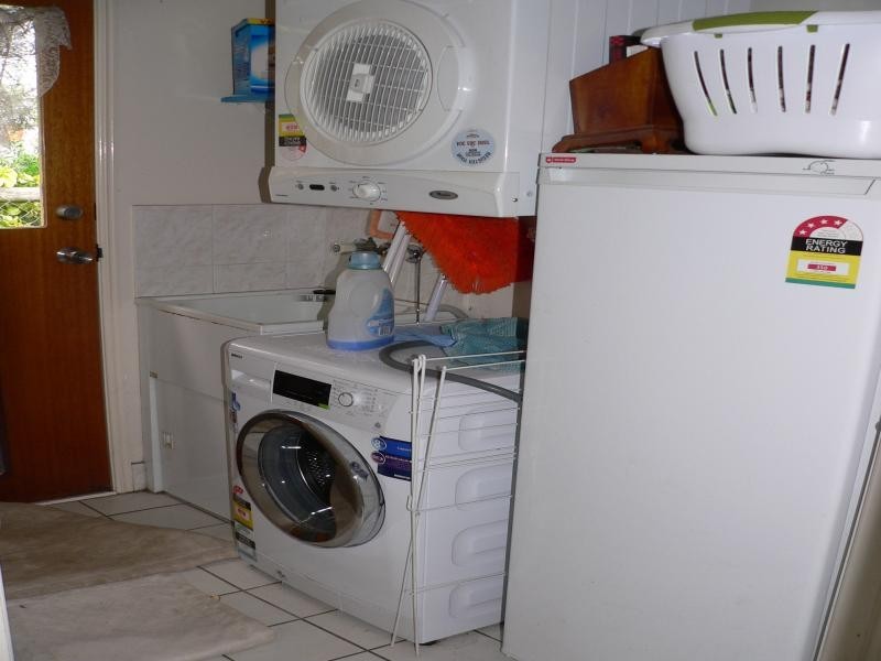 10 Macadamia Ct, Walloon QLD 4306