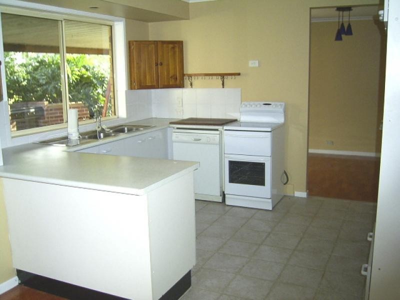 4 Macadamia Ct, Walloon QLD 4306