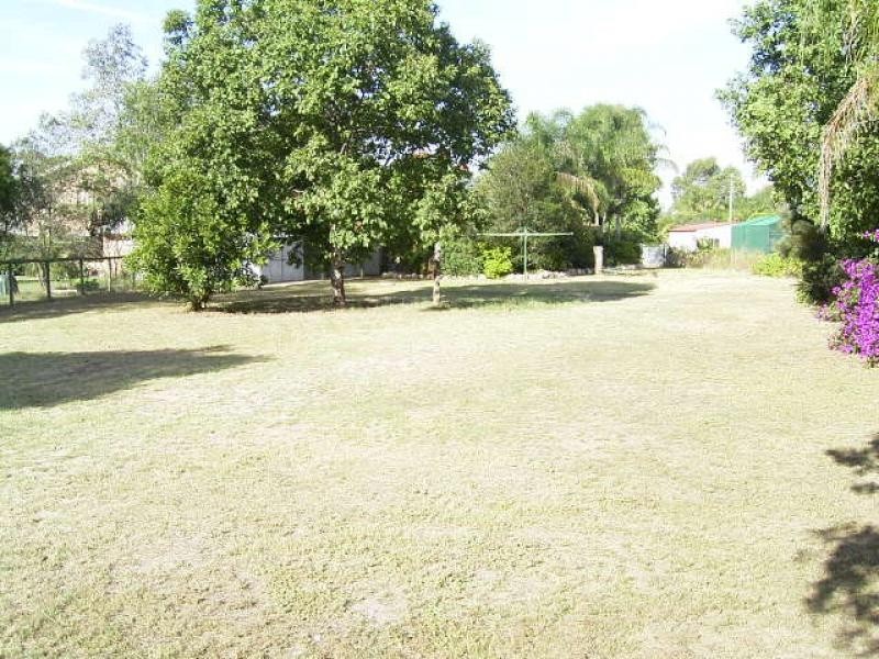 4 Macadamia Ct, Walloon QLD 4306
